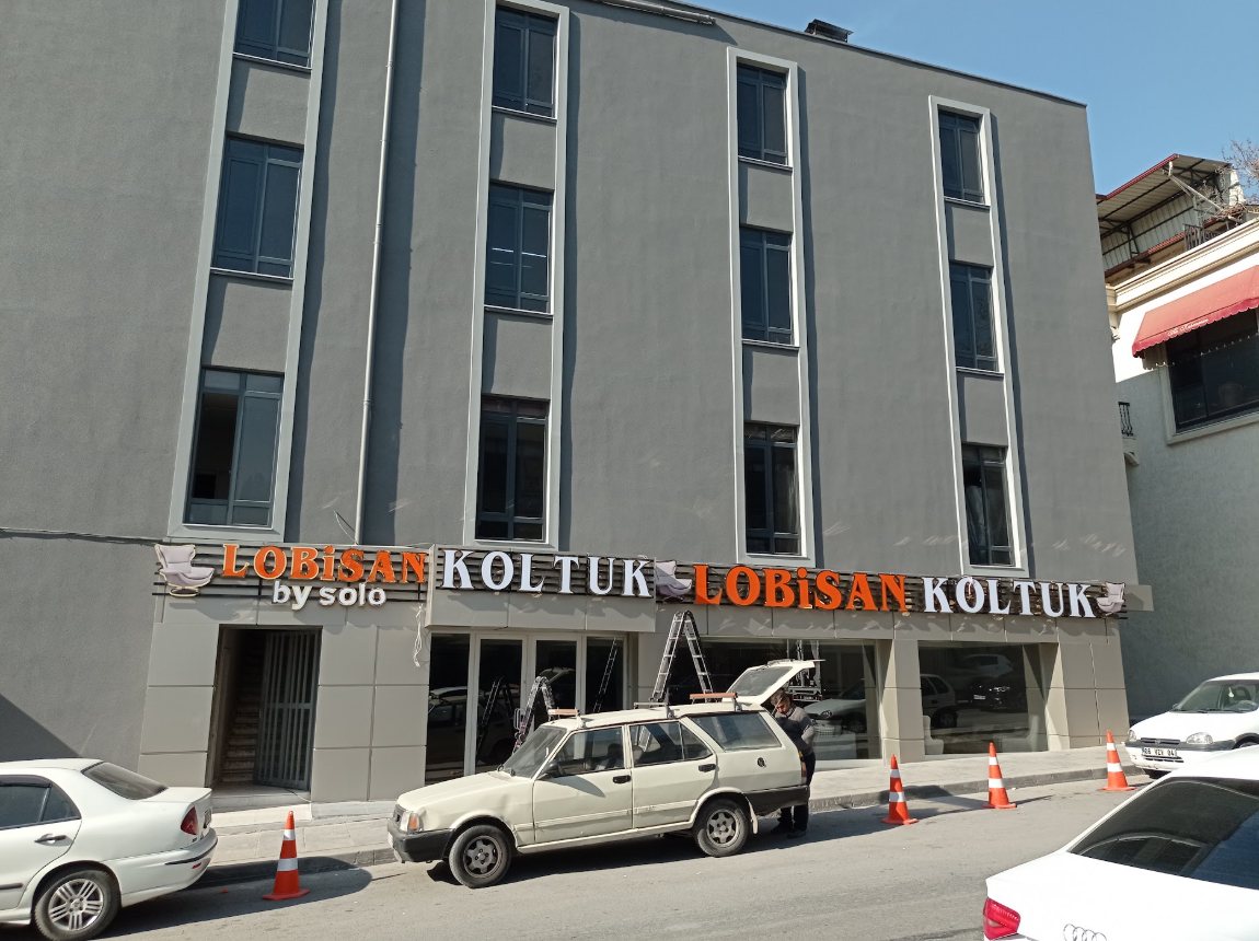 Lobisan Koltuk — Işıklı kutu harf · mağaza cephesi
